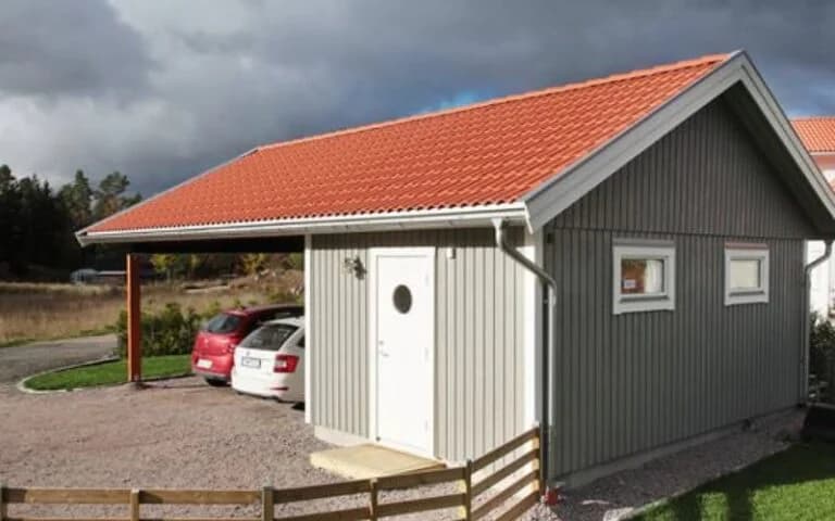 Montering av carport med förråd samt laddstation för elbil, Torslanda, Amhult